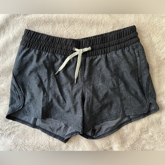 NWT Vuori Clementine Short Charcoal Twill Size S - Picture 8 of 8